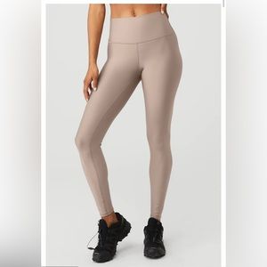 ALO limited edition color HIGH WAIST AIRLIFT LEGGING. Full length. Taupe